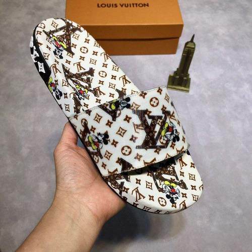 Picture of LV Slippers _SKU584983661922029